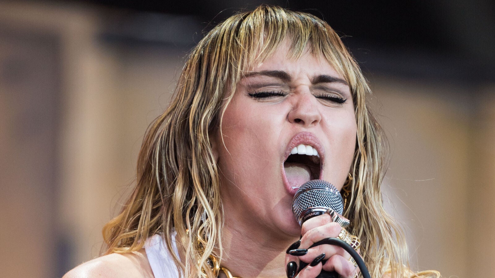El traje de látex con una vagina dentada de Miley Cyrus tiene una gran explicación