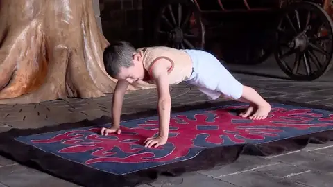 Niño de seis años bate el récord de flexiones Niño de seis años bate el récord de flexiones