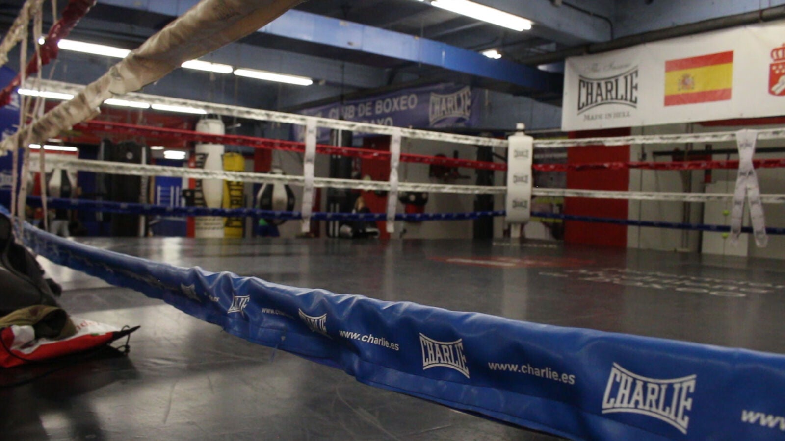 La historia de un hombre que cambia la realidad de los niños de Ghana a través del boxeo