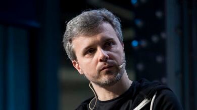 La magistral respuesta del escritor Juan Gómez-Jurado a un lector con mucha cara se hace viral