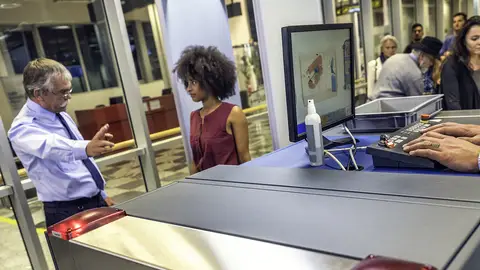 Control de seguridad en el aeropuerto Control de seguridad en el aeropuerto