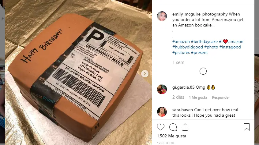 Tarta con forma de paquete de Amazon