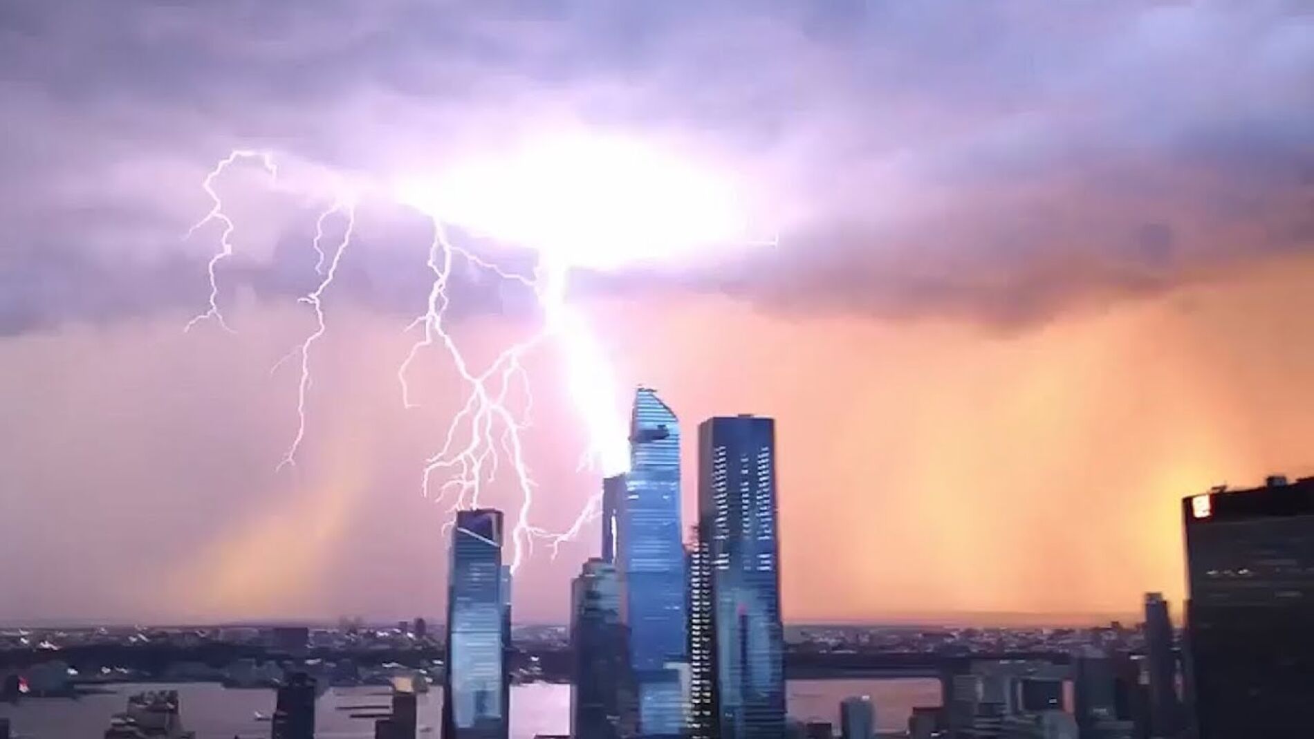 Tormenta el&eacute;ctrica en Nueva York