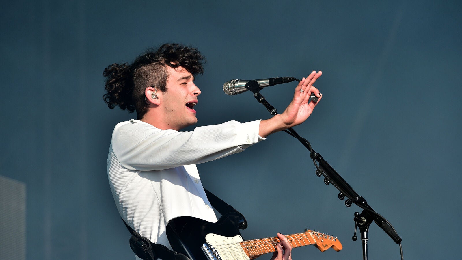 El acto de rebeldía de Matty Healy, del grupo 'The 1975', en contra de la homofobia en Dubái 