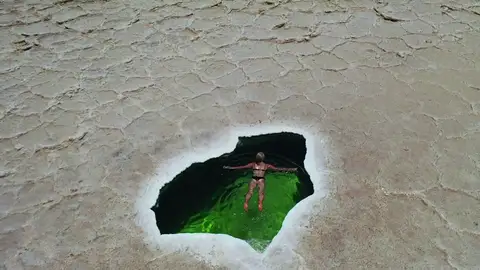 Piscina en el desierto de Etiopía Piscina en el desierto de Etiopía