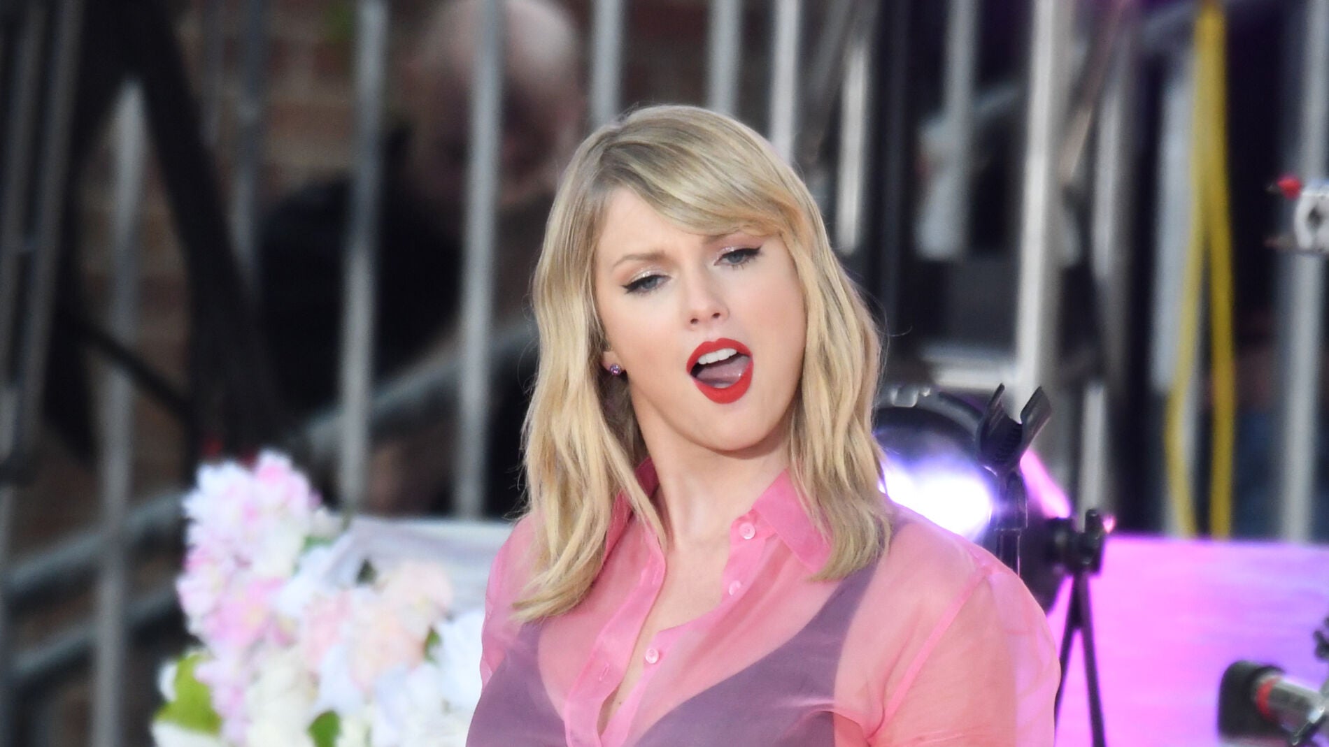 Los shorts de lentejuelas multicolor de Taylor Swift son fantas&iacute;a
