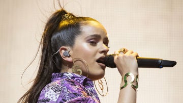 Rosalía en pleno concierto