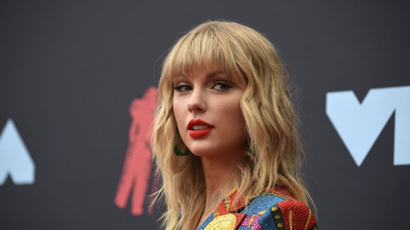 Taylor Swift, cansada de ser una niña buena: “cállate o serás castigada”