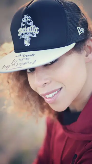 Queen Mary, conductora de Mucho Ruido Queen Mary, conductora de Mucho Ruido