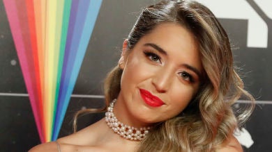 Lola Índigo cuela por error una maqueta en pleno directo con Alba Reche 