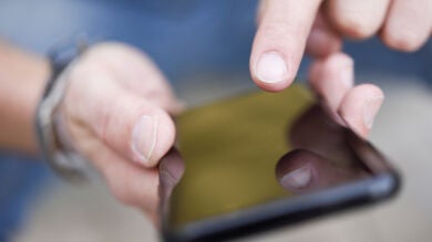 Cómo dejar un grupo de WhatsApp (y no morir en el intento)