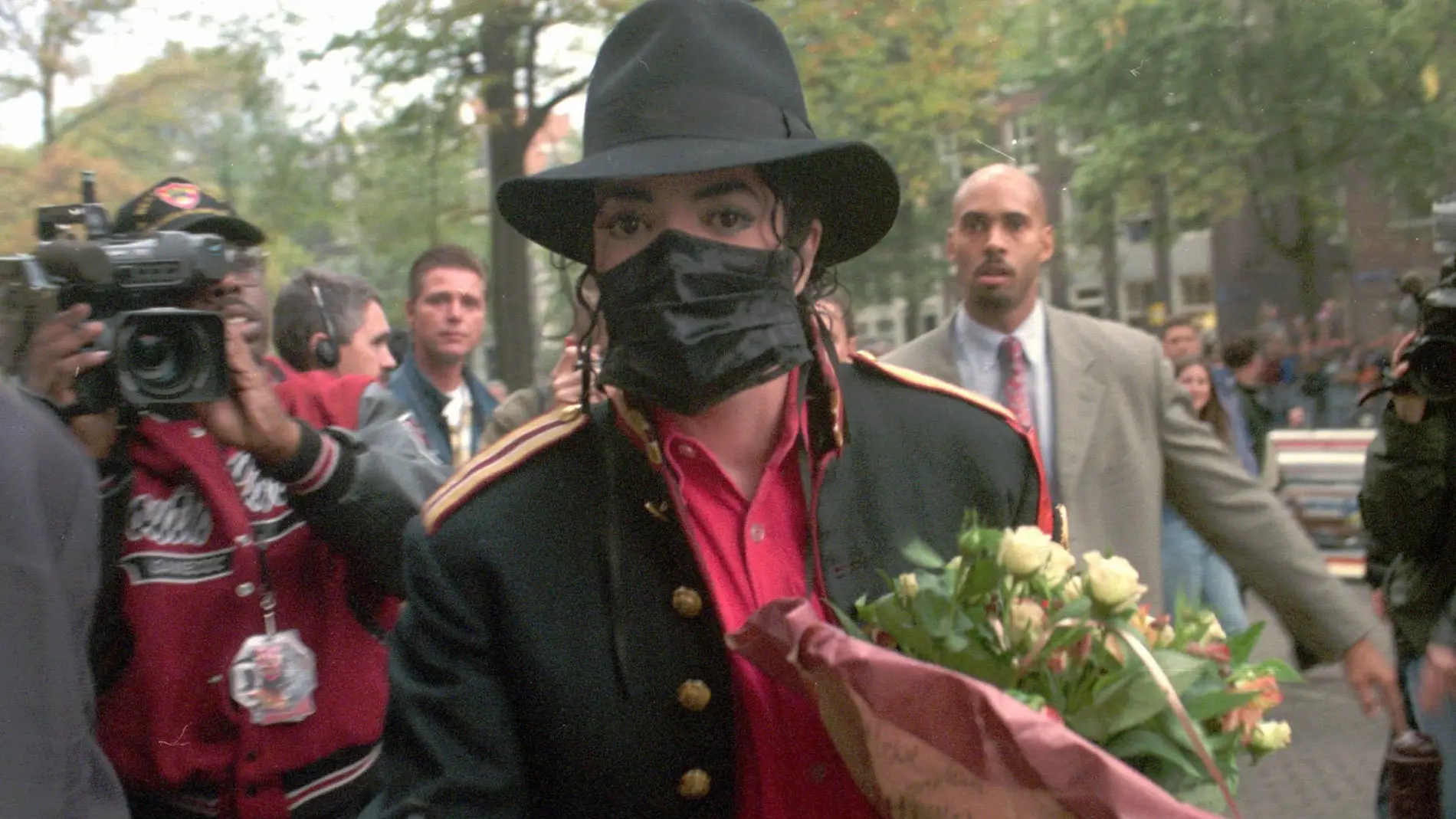 Michael Jackson con máscara