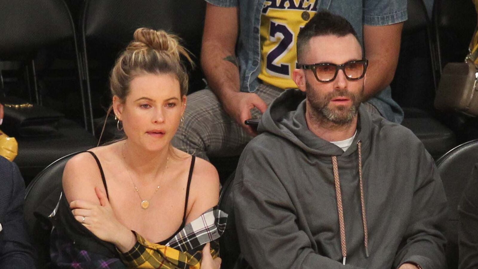Behati Prinsloo perdona a Adam Levine tras descubrirse que ha mandado mensajes subidos de tono a veinteañeras