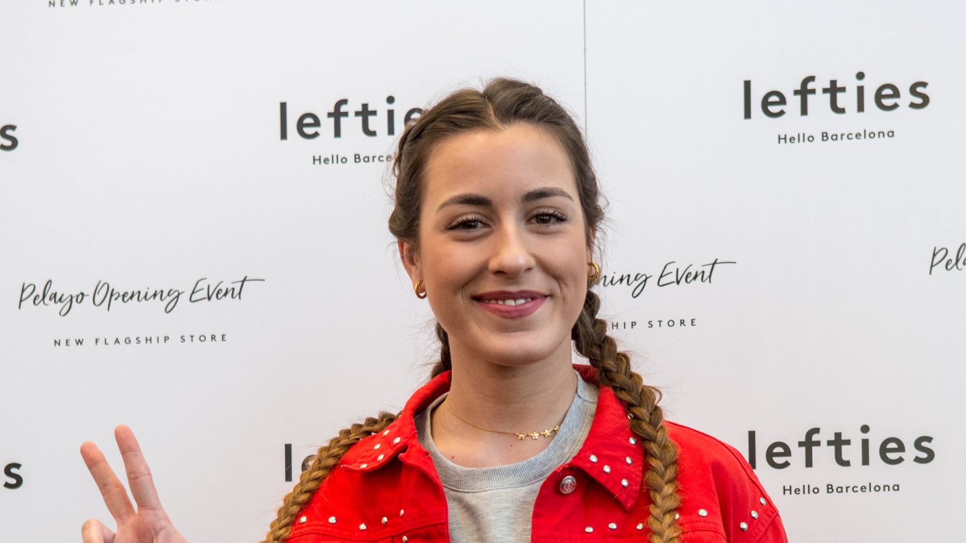 Paula Gonu posando en un evento