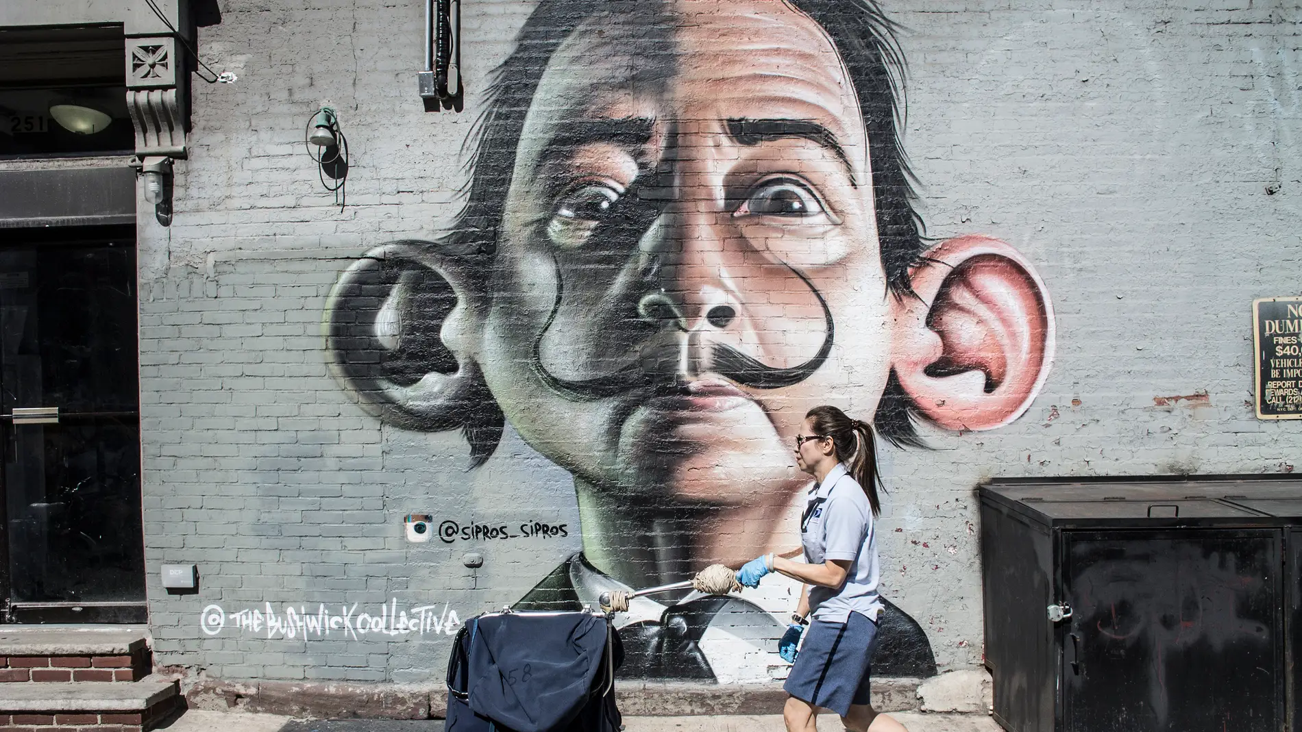 Un graffiti que representa a Salvador Dalí