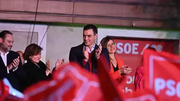 El líder del PSOE, Pedro Sánchez, celebrando los resultados del 10N