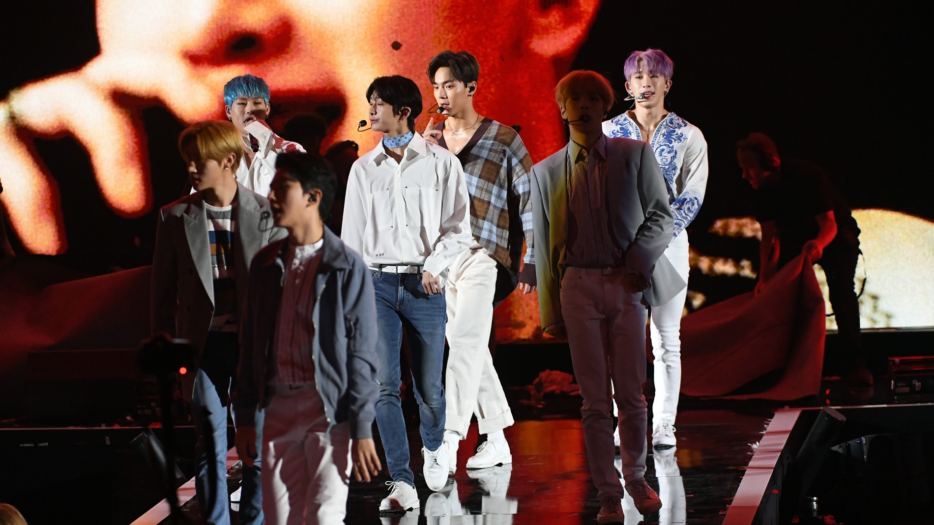 MONSTA X, en una actuación con Wonho