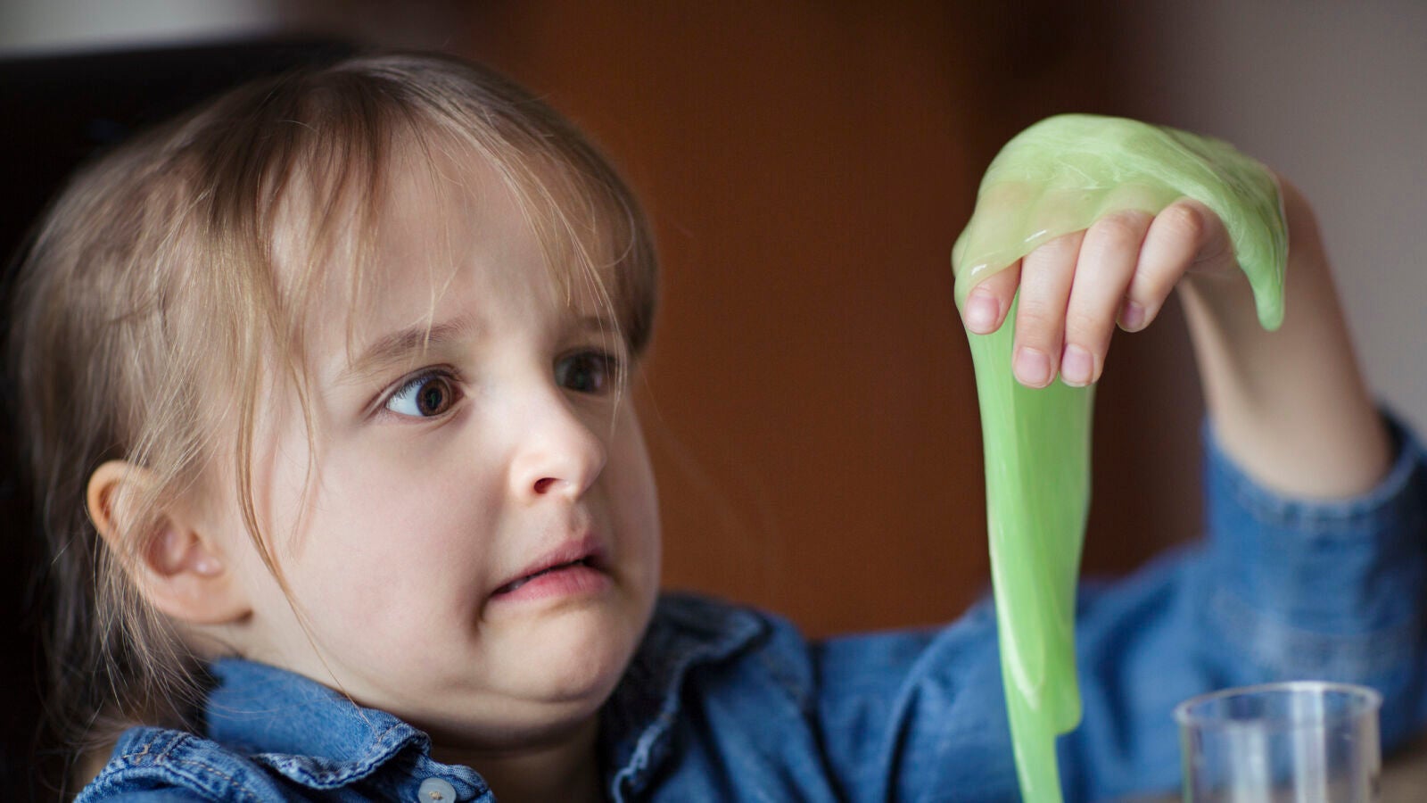 Slime y maquillaje, la pasta asquerosilla que te engancha nada más verla 