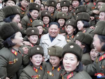 Foto de Kim Jong Un lanzada por la agencia KCNA