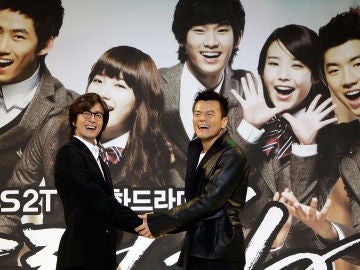 JY Park (derecha), uno de los comebacks del K-pop