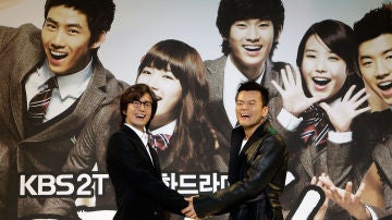 JY Park (derecha), uno de los comebacks del K-pop