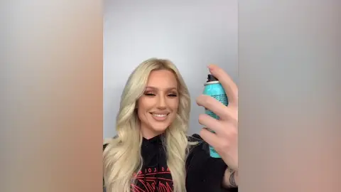 Instagramer se pone pecas falsas Instagramer se pone pecas falsas