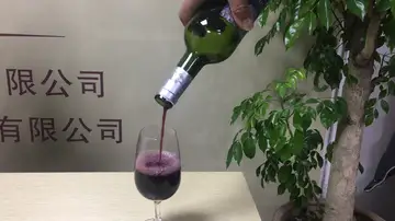 Bebiendo vino por la oreja