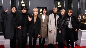 BTS en la alfombra roja de los Grammy
