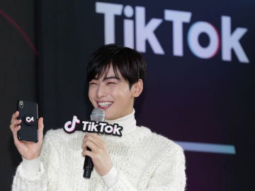 Cha Eun-Woo del grupo K-pop ASTRO, en un evento de TikTok