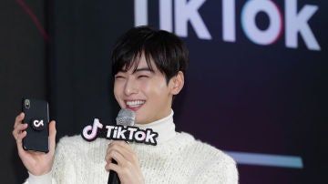 Cha Eun-Woo del grupo K-pop ASTRO, en un evento de TikTok