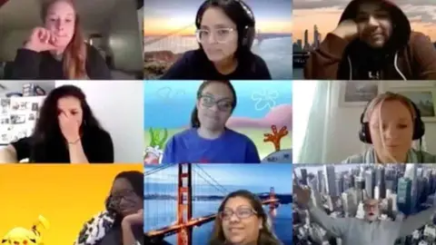 Un profesor se cae en clase Un profesor se cae en clase