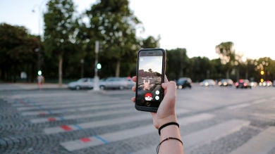 Cazar pokémons o disfrazarse de perro: los nuevos disparates del confinamiento