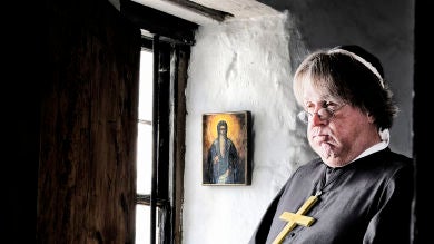 Un sacerdote pierde la paciencia al activar los filtros de Instagram sin querer en una misa online