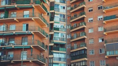 El comentado anuncio de dos jóvenes que piden residir en un piso sin pagar por la crisis del COVID-19