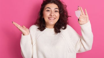Chica con copa menstrual