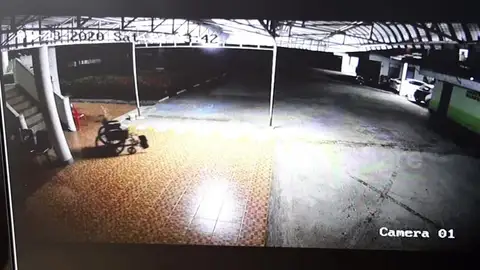 Un fantasma mueve la silla de ruedas Un fantasma mueve la silla de ruedas