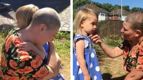 Reencuentro entre una madre y su hija Reencuentro entre una madre y su hija