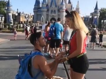 Una pedida de mano con giro inesperado