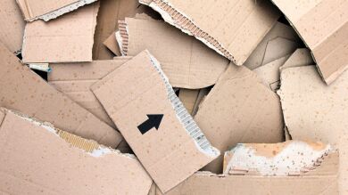 Encontraron una curiosa nota del anterior dueño de la casa al quitar el papel de las paredes