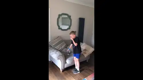 Le regalan un perro Le regalan un perro