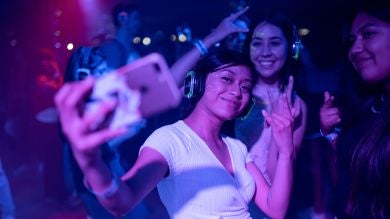 Nessa Barrett celebra una polémica fiesta en plena pandemia por el estreno de 'Pain'