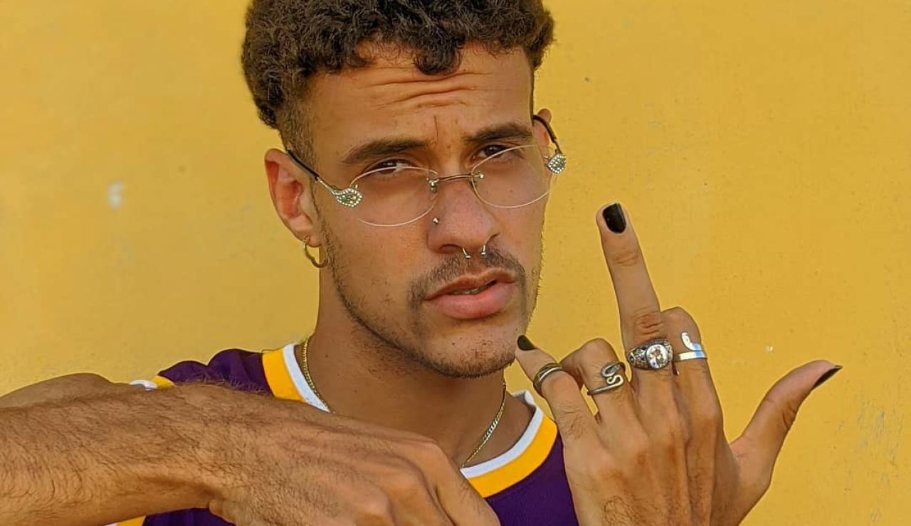 Parece el auténtico Bad Bunny, pero no lo es