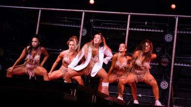 Lola Índigo, Danna Paola y Denise Rosenthal unen fuerzas en 'Santería', un videoclip con referencias a la Alhambra 