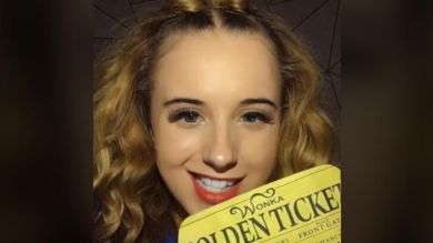 El trétrico trend de Charli en la fábrica de chocolate que se ha vuelto viral en TikTok