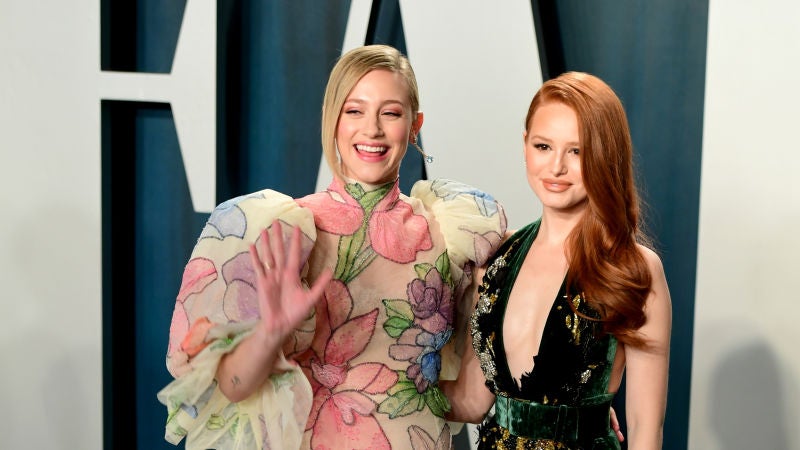 Lili Reinhart, Camila Mendes y Madelaine Petsch ('Riverdale') montan un trío en TikTok 