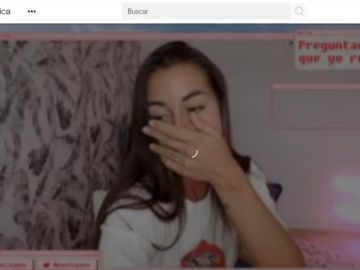 Así se ha quedado el streaming de Paula Gonu en Twitch una vez que ha conseguido apagar el ordenador 