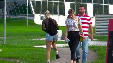 VÍDEO: Una youtuber se dedica a gastar bromas tirándose pedos en público
