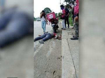 Un hombre finge su muerte para pedirle a su novia que se case con él