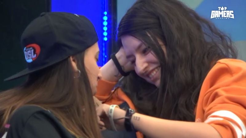Romance en Top Gamers Academy: Irene y Perry hacen las paces con un beso