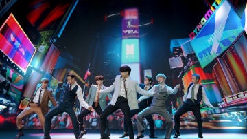 BTS presentando su éxito Dynamite